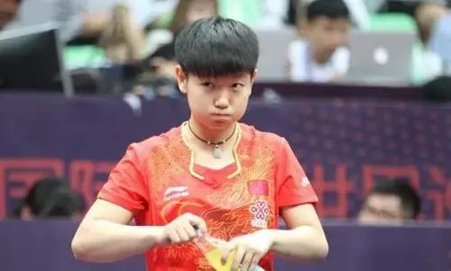 我国选手孙颖莎让伊藤美诚无法击败的原因到底是什么？