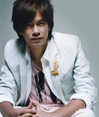 李圣杰手放开歌词鉴赏 最具痴情的经典音乐