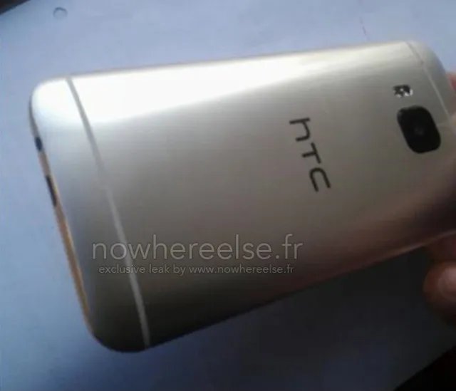 后置摄像头硕大 HTC One M9真机照走光