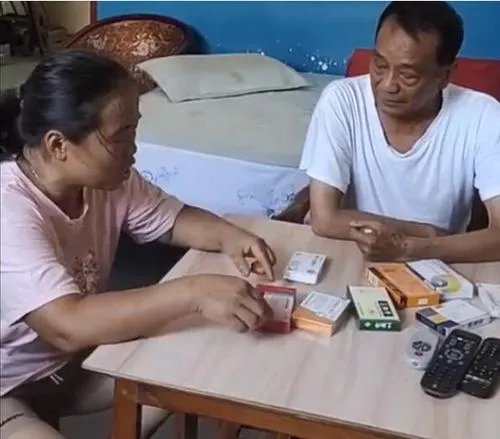 女子照顾同村20多位老人20多年，是否是真的乐于助人？