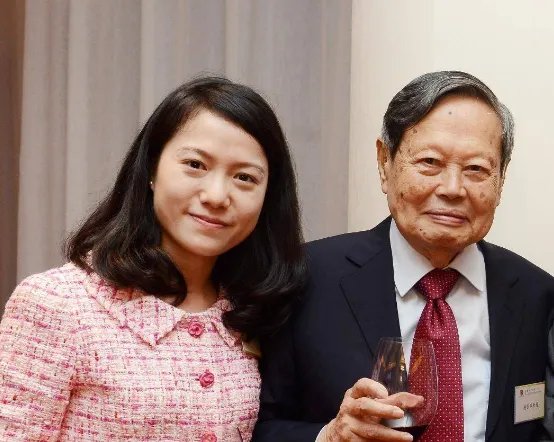 杨振宁的妻子是谁？