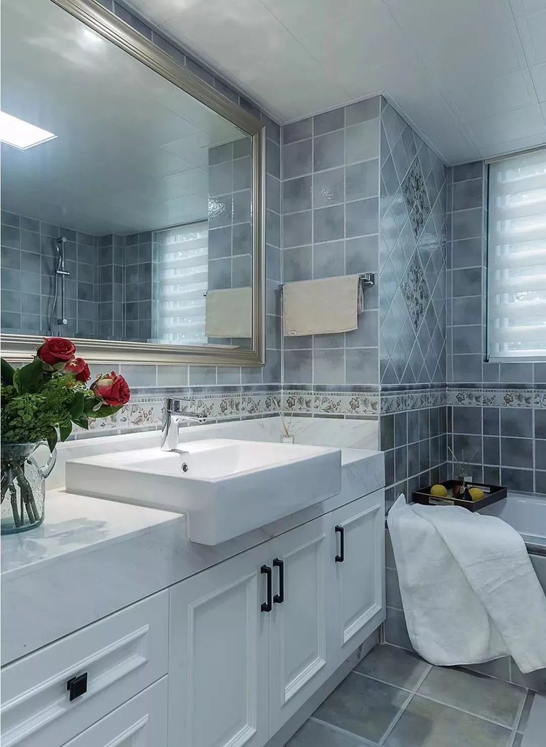 卫生间墙面效果图，卫生间墙砖腰线选择！