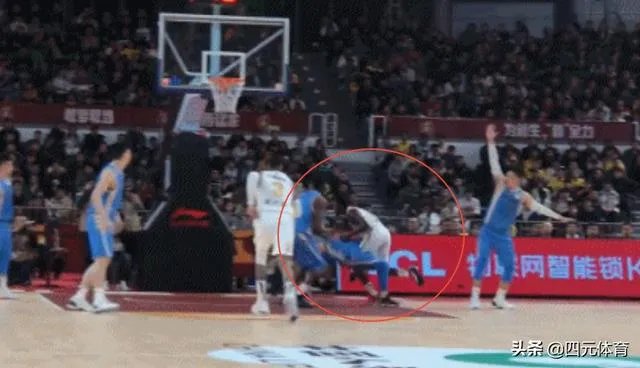 首钢和山西男篮的常规赛中，林书豪被外援富兰克林所撞到，翟晓川上前出头，你怎么看？