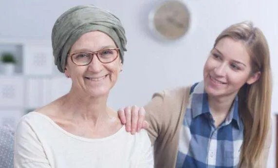 癌症晚期女子拍快乐抗癌日记，她积极乐观的心态是否值得我们学习？