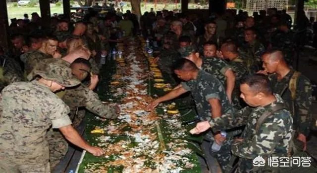 在辽宁舰的编队中，“呼伦湖”号补给舰有什么作用？