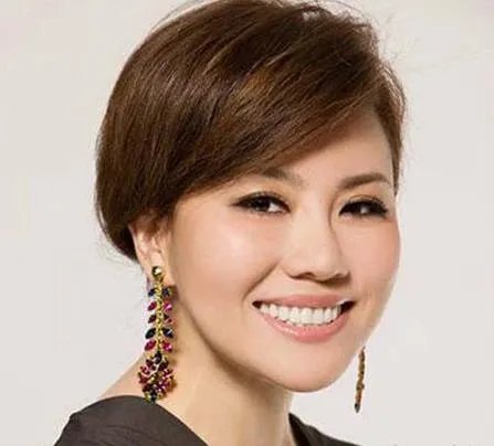 央视方静简历介绍  央视主播“永远”热爱主持