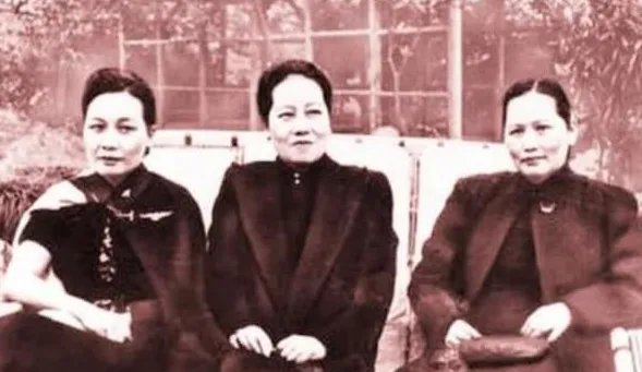 宋庆龄三姐妹分别叫什么名字？