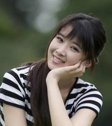 茹萍的女儿照片曝光 和前夫奚天鹰所生