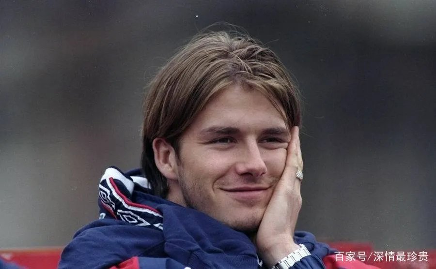 贝克汉姆女儿近照曝光，9岁小七大变样，金发披肩发育太明显，你怎么看？