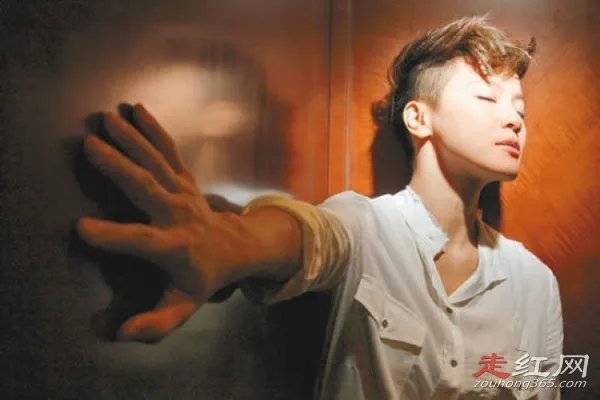 何韵诗和容祖儿是同性恋吗 最后的一抱也被传言轰轰烈烈