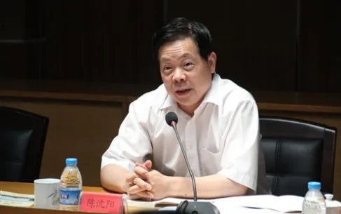 福建省委组织部有几个副部长？