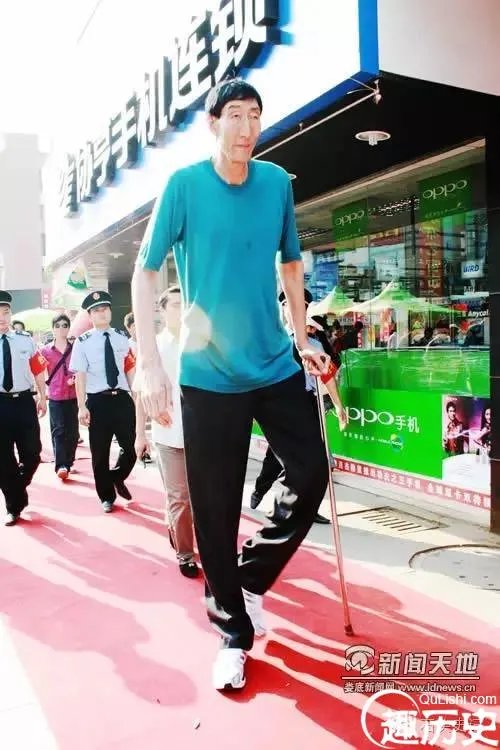 比姚明还高10厘米 这个“清朝巨人”曾经轰动世界