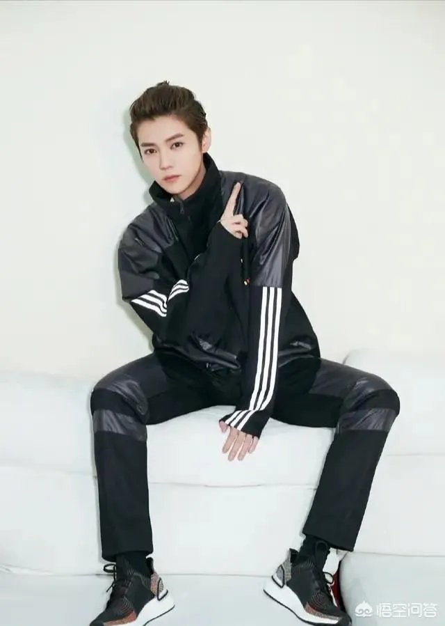 明星横店年度纳税曝光，张艺兴1913万第一，杨幂景甜超千万，你怎么看？