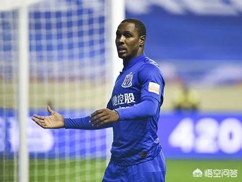 申花接连引进金信煜和沙拉维两名进攻球员,哪两位队内外援会被顶替呢?