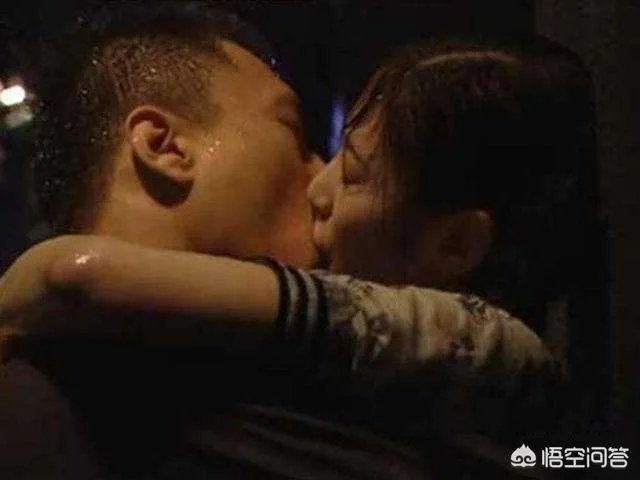 电影、电视剧拍吻戏时，发生过哪些令人尴尬的事？