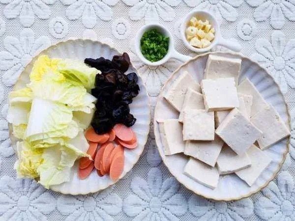 白菜炖豆腐怎样做才好吃？有什么小窍门？
