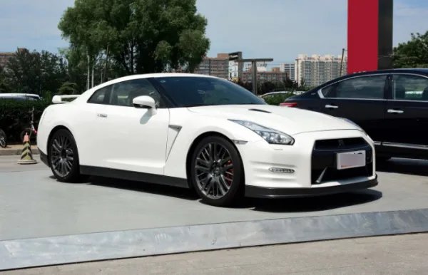 日产GTR34、GTR35属于什么车？超跑还是？