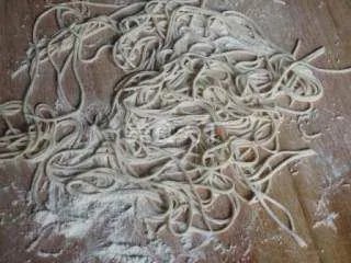 自制鸡蛋面的做法，自制鸡蛋面怎么做好吃，自制