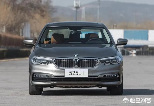 宝马x3和五系一个级别还是和三系一个级别？为什么？