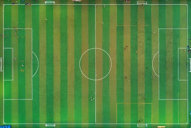 【人造草坪怎么铺设】假草坪怎么固定到墙面上 教你怎么铺人工假草皮