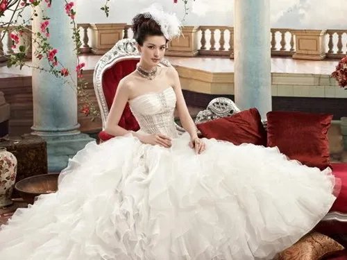 梦见穿婚纱寓意着什么 梦见穿婚纱好不好