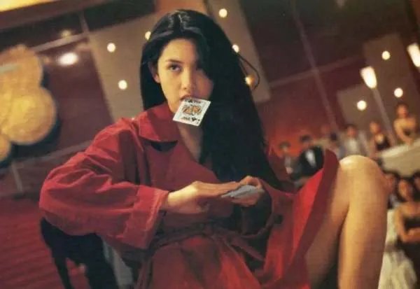 当50岁邱淑贞撞上51岁王祖贤，网友为何说这是我见过最有杀伤力的对比？