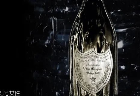 香槟王多少钱一瓶 香槟什么这么贵