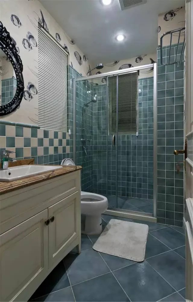 装推拉门的浴室，美观又好用！