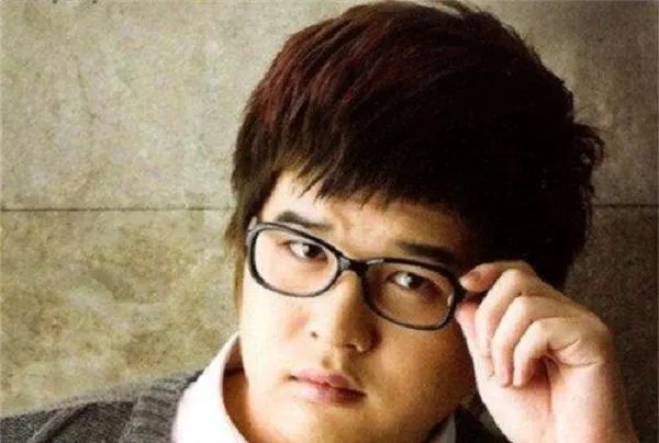 胖子适合什么发型。