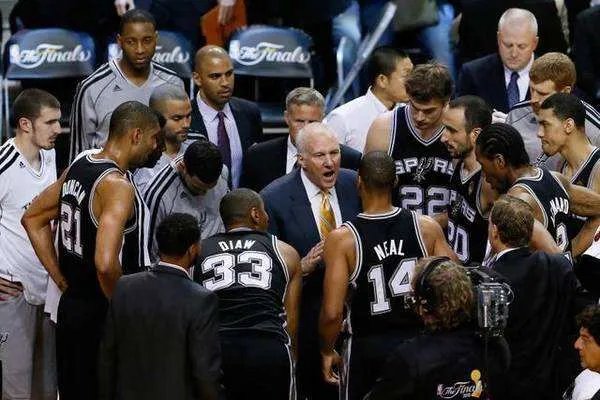 杰里斯隆是个怎样的教练，能跟波波维奇比吗？