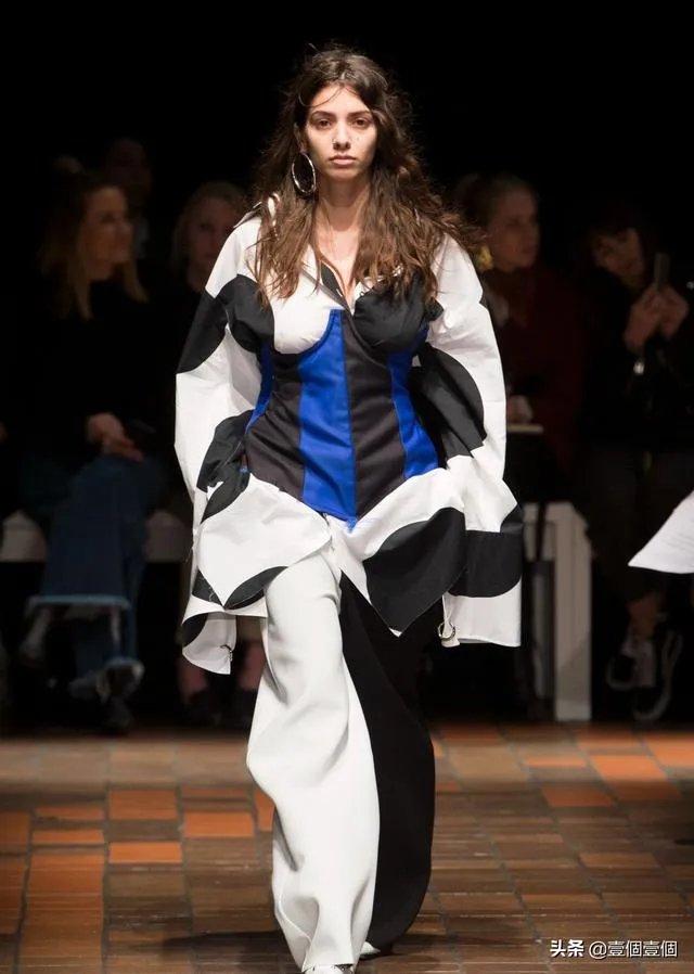 什么颜色百搭什么颜色显得奢华？