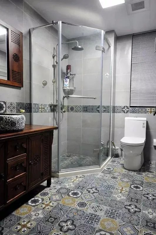 卫生间墙面效果图，卫生间墙砖腰线选择！