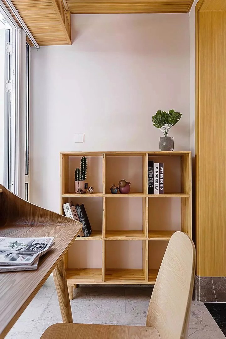 55㎡原木风格小户型公寓装修效果图，挤出两室还有小书房！