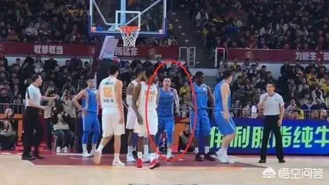 首钢和山西男篮的常规赛中，林书豪被外援富兰克林所撞到，翟晓川上前出头，你怎么看？