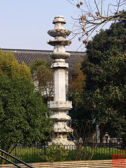 现存上海最古老的地面建筑是( )