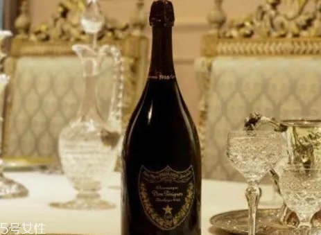 香槟王多少钱一瓶 香槟什么这么贵