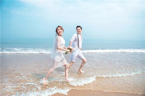 海边拍婚纱照多少钱 沙滩拍摄婚纱照需要注意什么