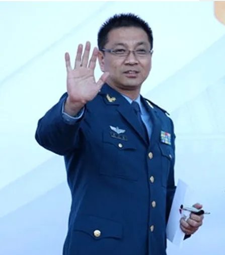 《伙头军客栈》中佟铁钢扮演者是谁？