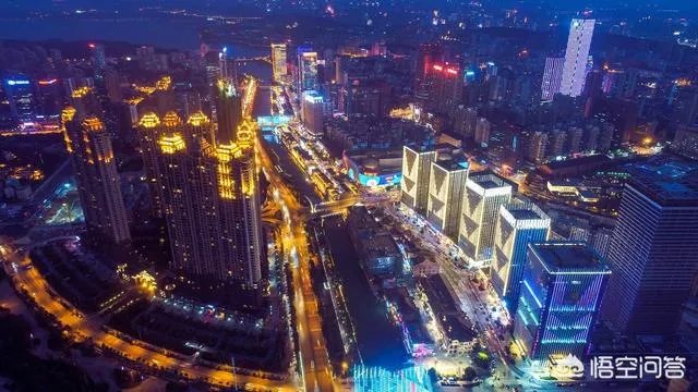 武汉的楚河汉街好玩吗？