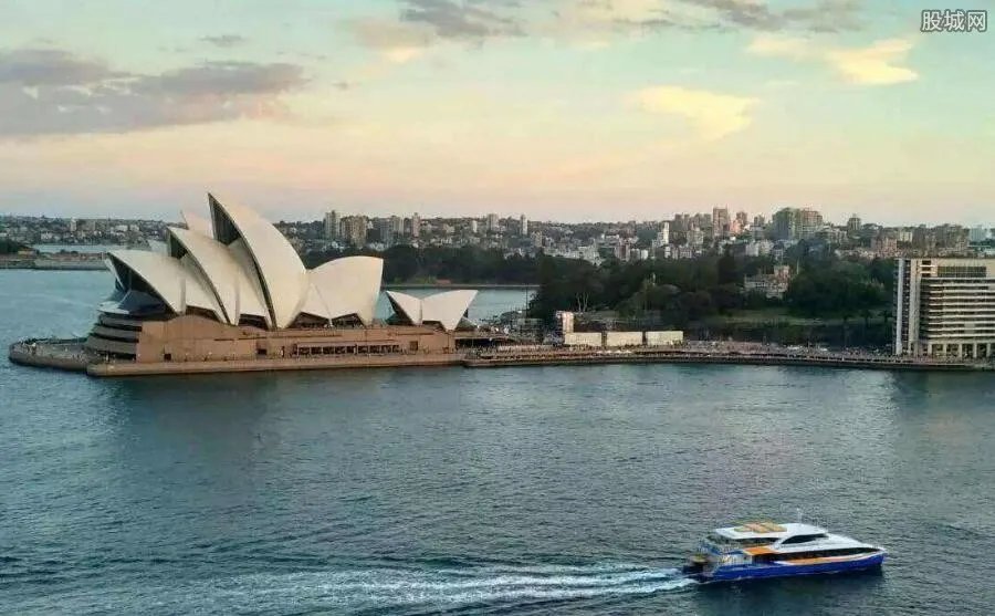 想出国旅游 去澳大利亚旅游多少钱？