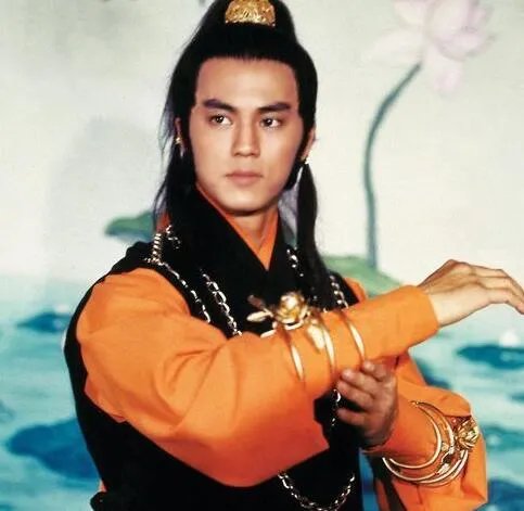 姜大卫狄龙谁名气大一些？   揭双侠争霸惊人内幕