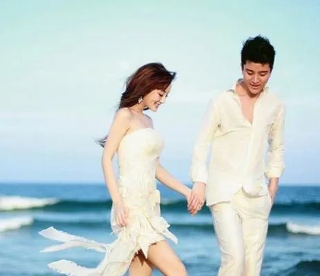 李小璐带甜馨度假，贾乃亮疑被打马赛克，你猜他们会复合吗？