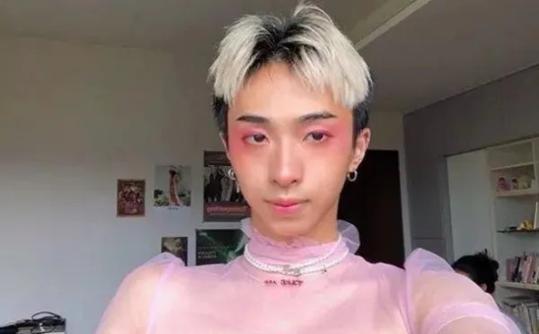 伊能静的儿子喜欢穿女装,患有严重的“异装癖”,造成这件事的原因是什么?