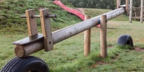 跷跷板是什么原理，为什么有动力？