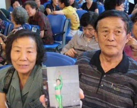 周冬雨父母照片曝光 揭秘周冬雨身世坎坷