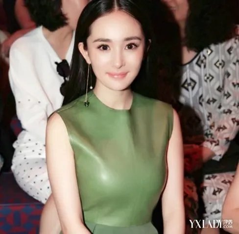 杨幂大胸照曝光傲人身材遭人怀疑