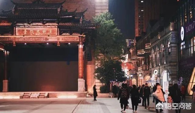 武汉的楚河汉街好玩吗？