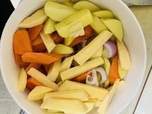 懒人版三汁焖锅怎么样做味道鲜美，上桌非常受欢迎？