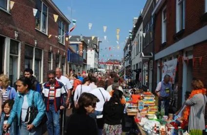 荷兰为什么能在17世纪一跃成为“海上马车夫”？有哪些影响因素？