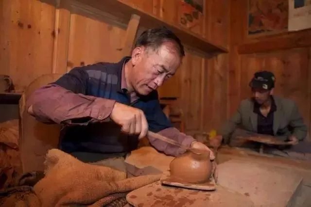 离开央视，藏族青年在海拔4000米打造云巅之家，潇洒！